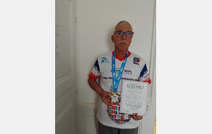 6 jours et 325km de combativité pour Alain RIQUELME à VALLON-PONT-D'ARC (07)